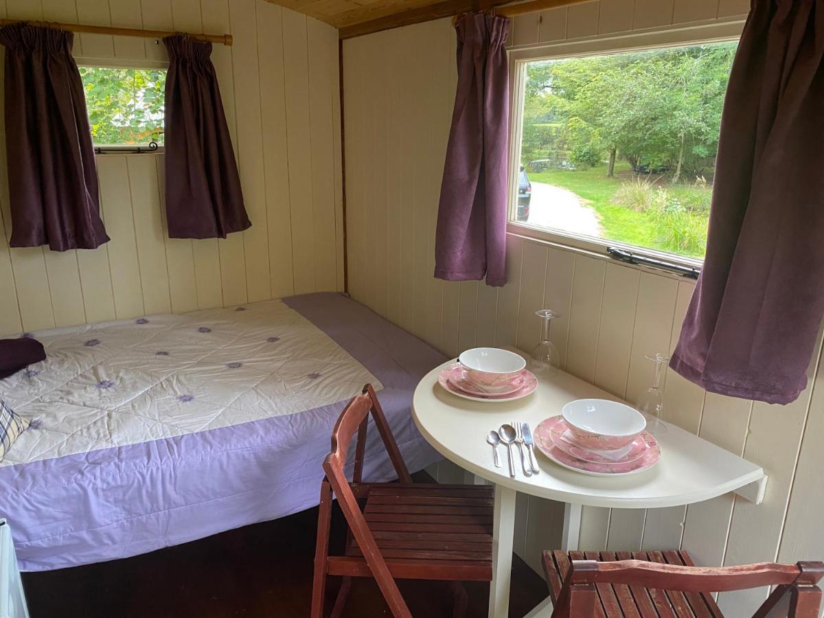The Shepherd'S Hut - Wild Escapes Wrenbury Off Grid Glamping - Ages 12 And Over Baddiley Dış mekan fotoğraf