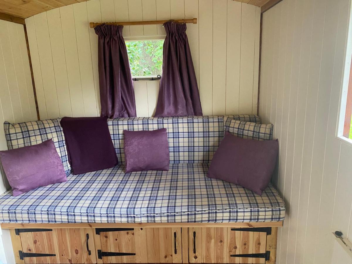 The Shepherd'S Hut - Wild Escapes Wrenbury Off Grid Glamping - Ages 12 And Over Baddiley Dış mekan fotoğraf