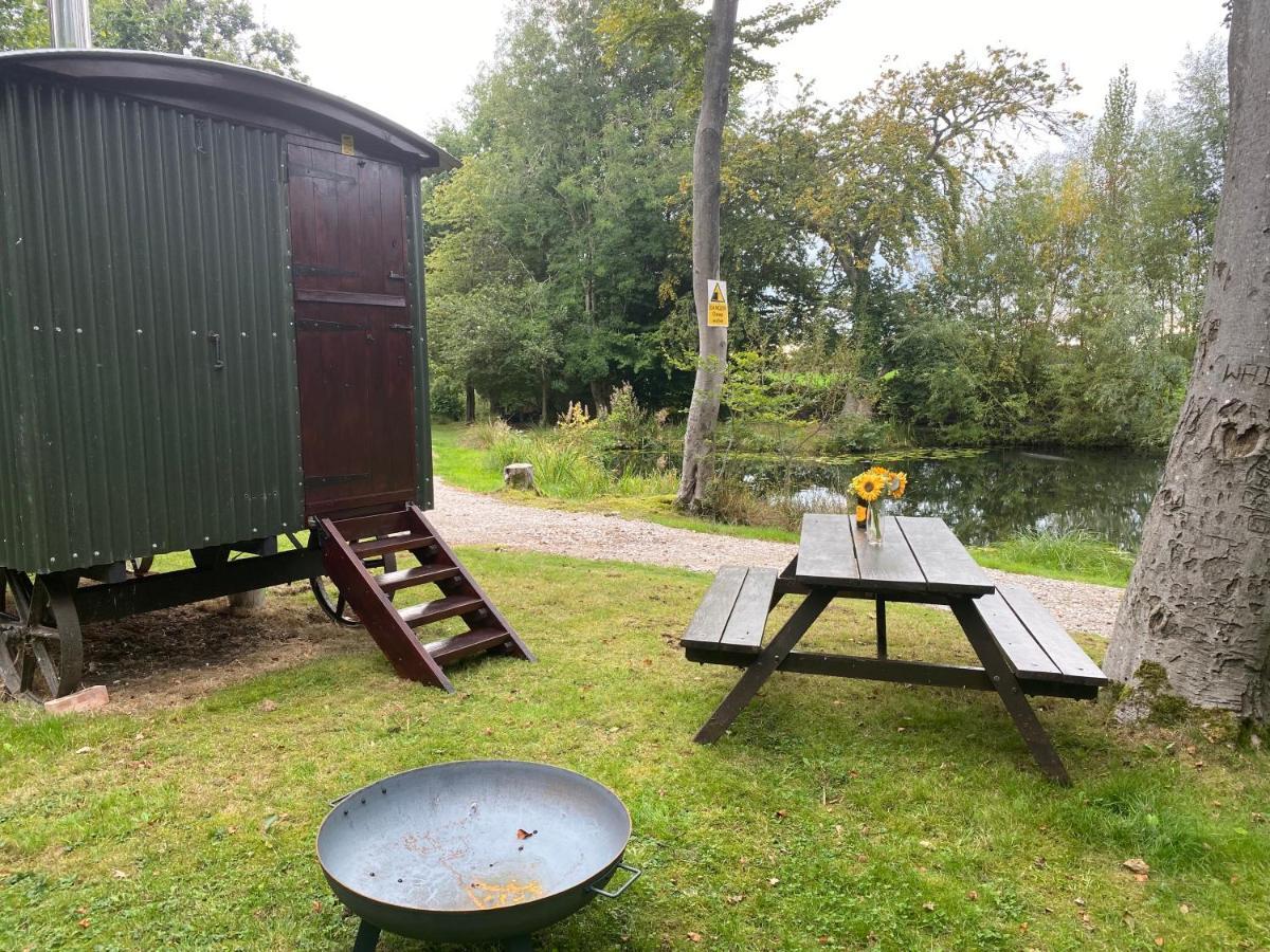 The Shepherd'S Hut - Wild Escapes Wrenbury Off Grid Glamping - Ages 12 And Over Baddiley Dış mekan fotoğraf