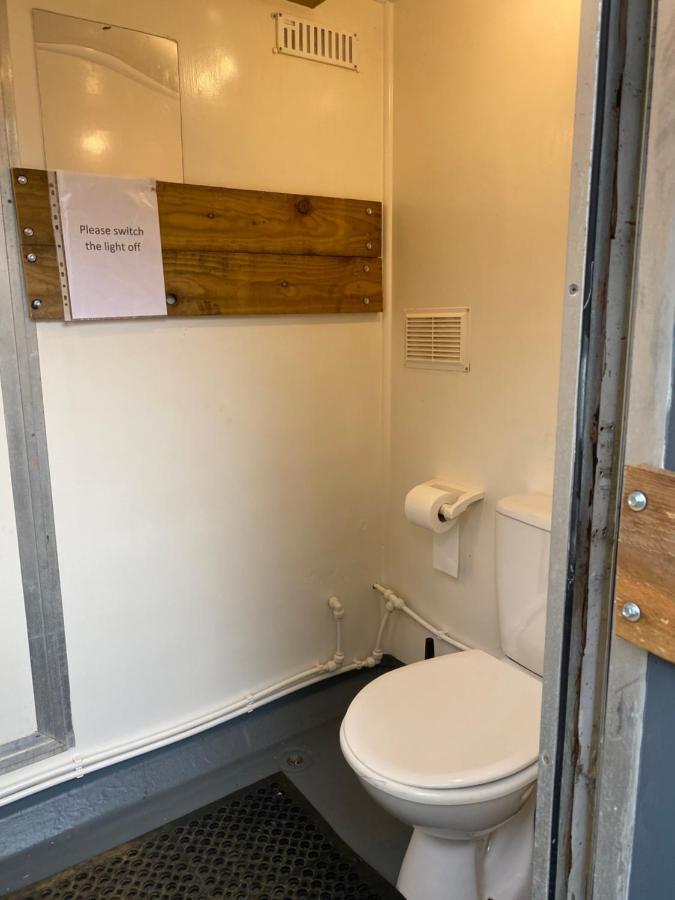 The Shepherd'S Hut - Wild Escapes Wrenbury Off Grid Glamping - Ages 12 And Over Baddiley Dış mekan fotoğraf
