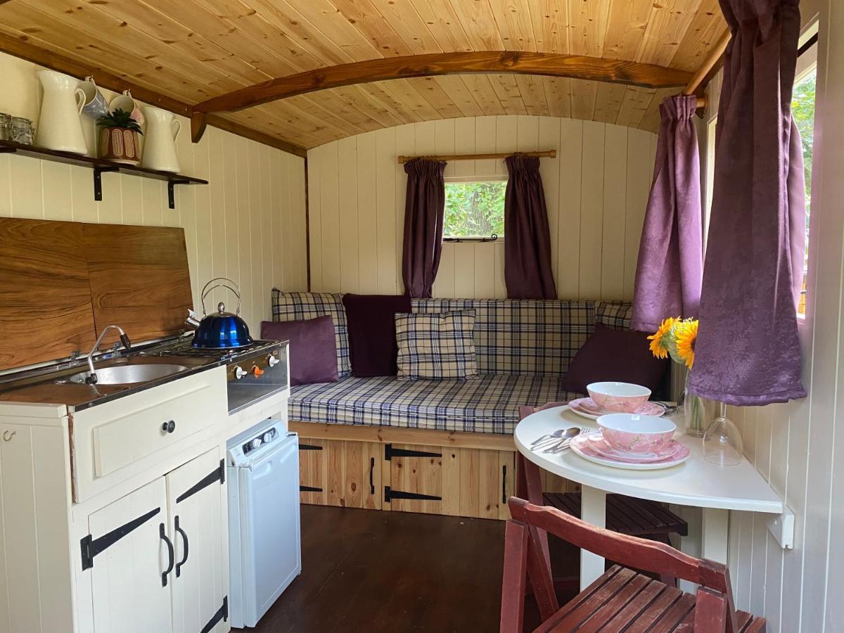 The Shepherd'S Hut - Wild Escapes Wrenbury Off Grid Glamping - Ages 12 And Over Baddiley Dış mekan fotoğraf