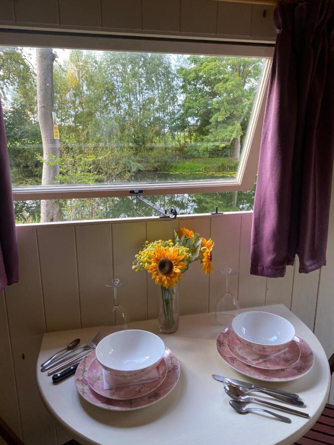 The Shepherd'S Hut - Wild Escapes Wrenbury Off Grid Glamping - Ages 12 And Over Baddiley Dış mekan fotoğraf