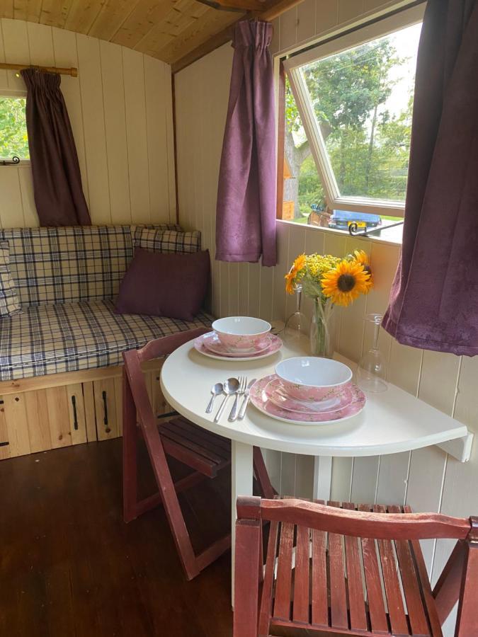 The Shepherd'S Hut - Wild Escapes Wrenbury Off Grid Glamping - Ages 12 And Over Baddiley Dış mekan fotoğraf