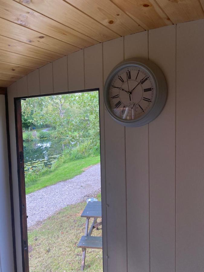 The Shepherd'S Hut - Wild Escapes Wrenbury Off Grid Glamping - Ages 12 And Over Baddiley Dış mekan fotoğraf
