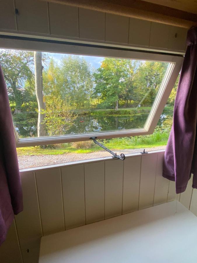 The Shepherd'S Hut - Wild Escapes Wrenbury Off Grid Glamping - Ages 12 And Over Baddiley Dış mekan fotoğraf